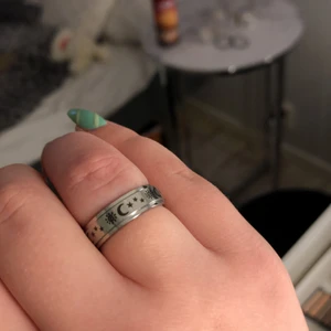 Stressring  - Ring med kullager så man kan snurra den, perfekt för dig som är stressad eller tycker om att pilla på saker 