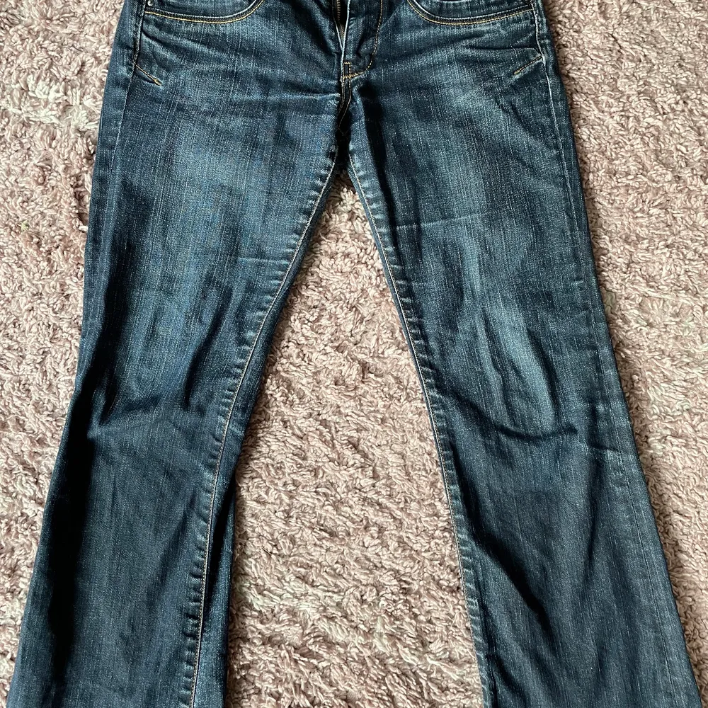 Världens snyggaste bootcutjeans från Diesel!!!😆😆 Storlek 26x32, sitter lite för stort på mig som är XS. Jeans & Byxor.