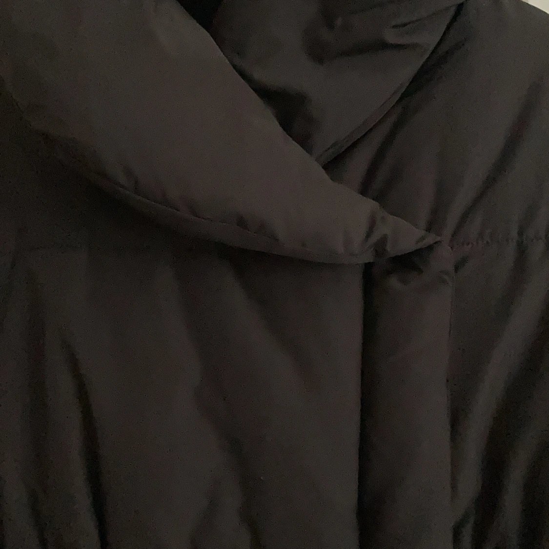 Svart jacka med hög krage - 91