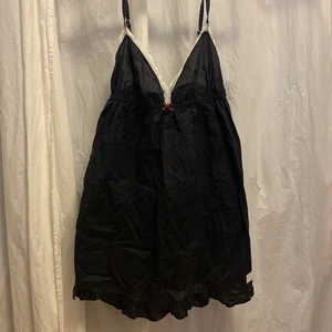 Odd Molly nattlinne  - Köpt second hand i strlk xs, jag har aldrig använt men den  är som sagt second hand ! 