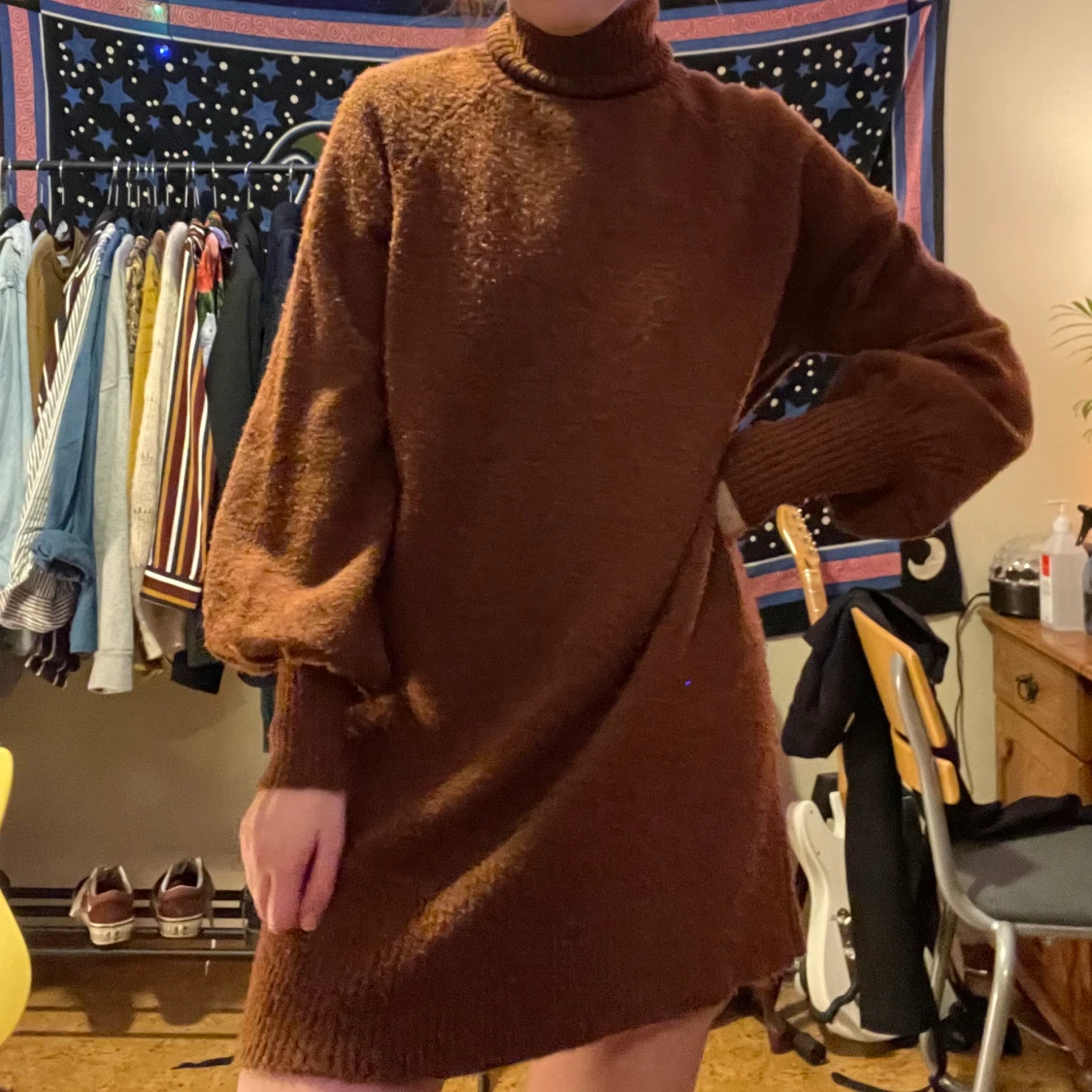 Brun stickad klänning