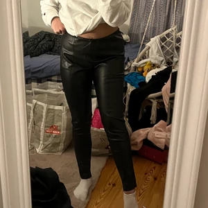 Skinnbyxor - Används inte lägre. Bra skick. Hör av dig om du är intresserad 💗