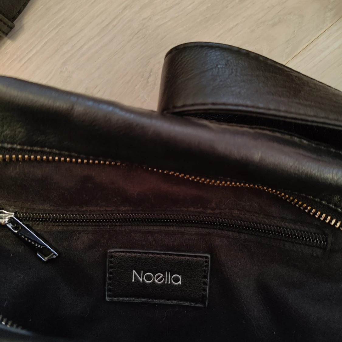 Noella väska i svart läder - 91