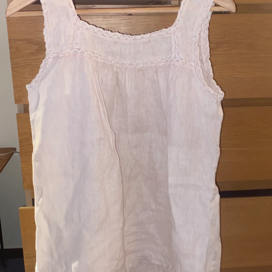 Söt rosa topp med breda band!