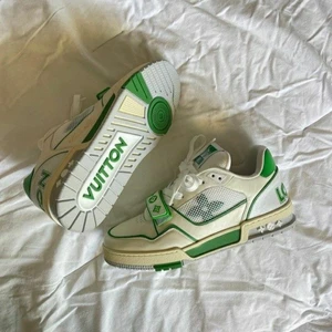 Louis Vuitton skor - Fetaste pjuksen från LV. Har kvitto och box. Kom pm för mer detaljer. Buda!