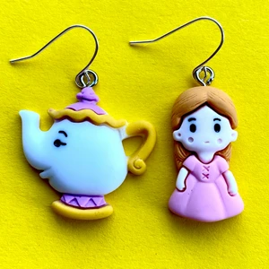 Skönheten och odjuret örhängen ❤️ - Nickelfria krokar och fri frakt ❤️