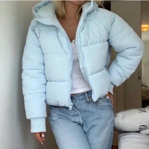 Pufferjacka - Beige pufferjacka från monki