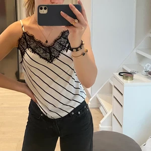 Super fint linne! - Säljer nu detta fina linne som ej kommer till användning. I bra skick. Skriv vid intresse! Fler bilder kan skickas❣️