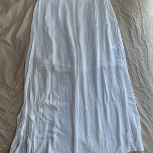 Cottagecore kjol - Superfin vit långkjol, perfekt för layering🌸🍄🍃 Jättefint flow när man går!