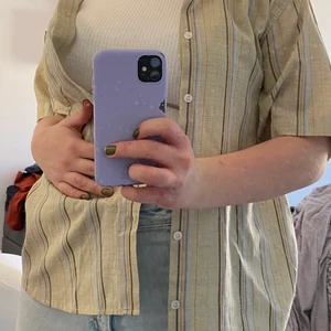 Skjorta - Cool hipster skjorta men en härlig färgkombination, köparen står för frakt, pris kan diskuteras 💜