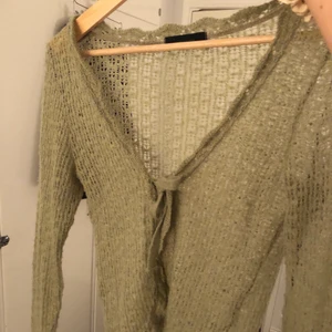 Söt stickad kofta  - Väldigt söt kofta från Vero Moda i storlek M, men skulle säga att den sitter mer som en S.