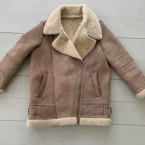 Mockajacka ZARA - Brun mockajacka med fårskinn, använd max 5 ggr. Storlek L