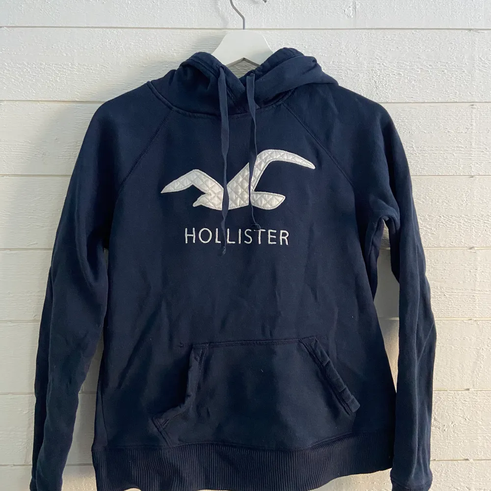 Tre hoodies, de två första är från HM och tredje från holister:) . Tröjor & Koftor.