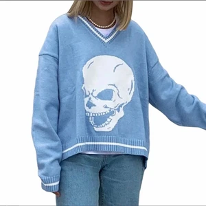 Populär tröja  - Säljer denna populära tröjan 200kr + frakt 72. Helt ny! 