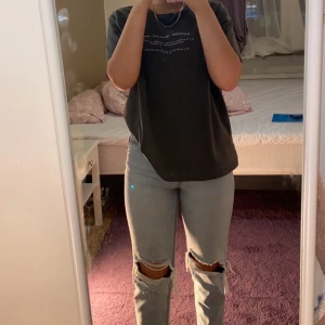 Ljusblåa jeans storlek:34 - Ett par ljusblåa jeans från zara 