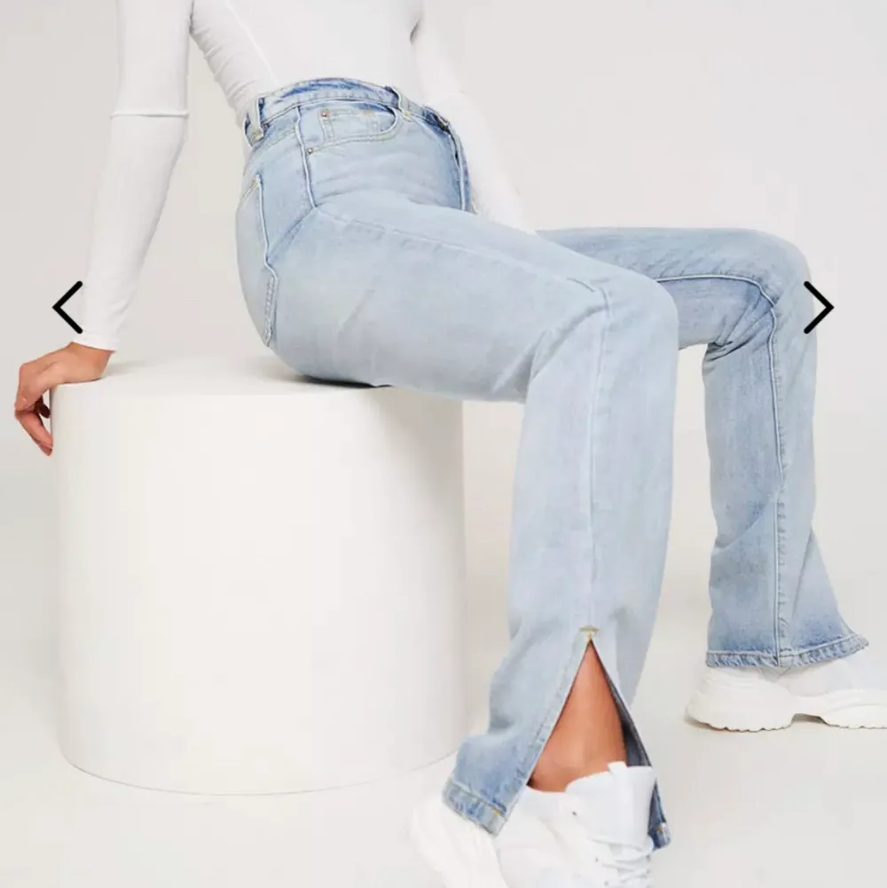 Så fina jeans som sitter as bra använda 1 gång . Jeans & Byxor.