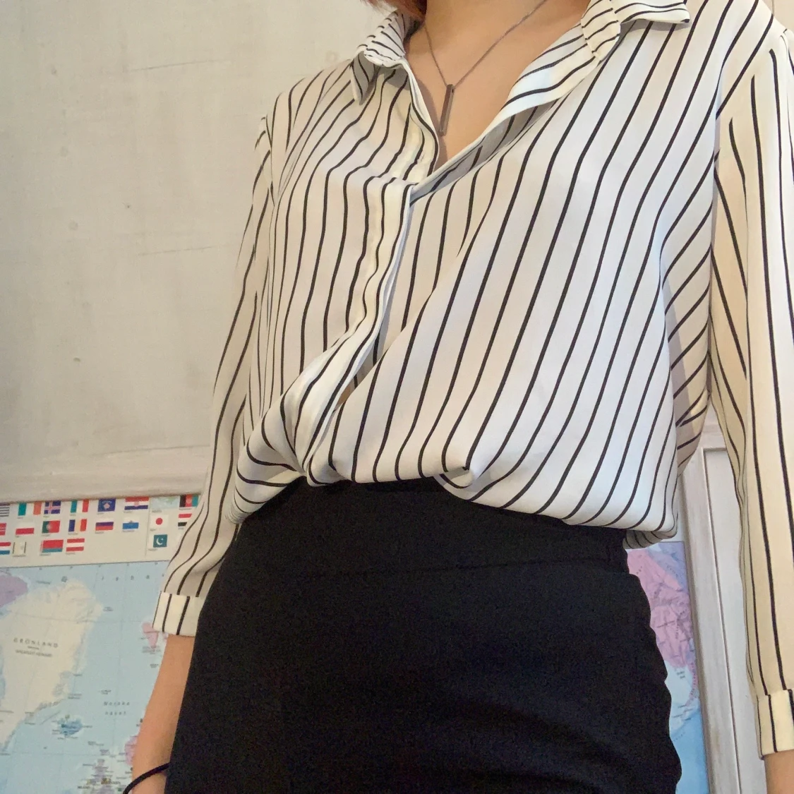 Svit svart randig skjorta