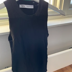 Linne från zara - Fint ribbat linne från zara helt oanvänd 