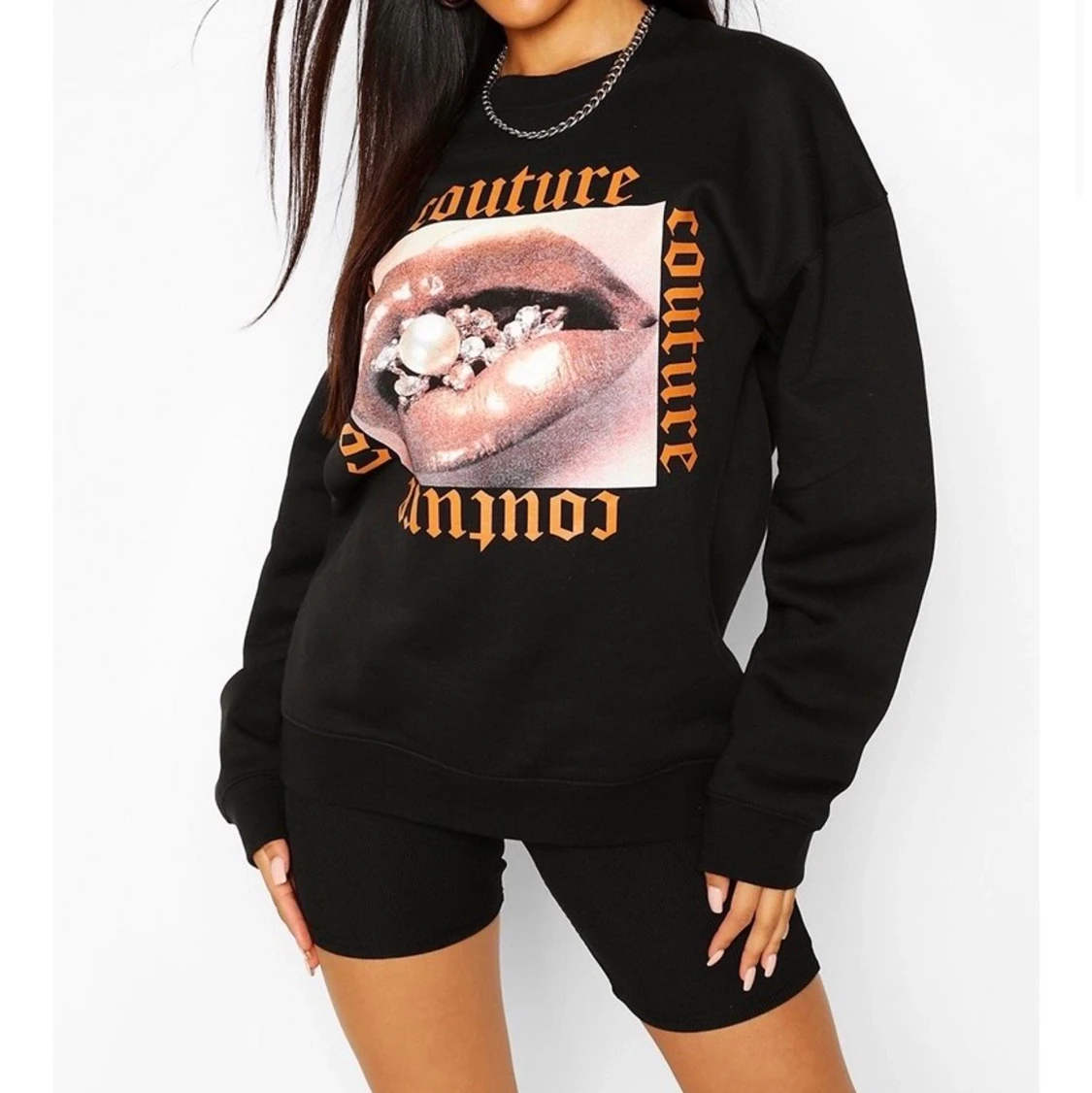 Svart sweatshirt med tryck