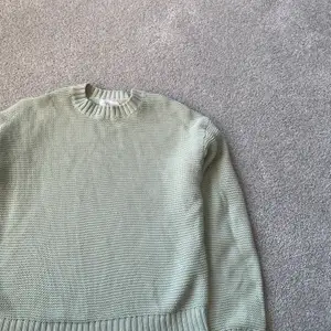Grön tröja från zara som inte kommer till användning 
