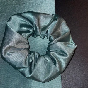 Scrunchie  - Dark green fern