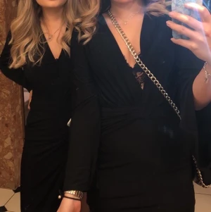 Klänning - Nästintill oanvänd🖤kan fraktas om köparen står för den