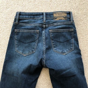 Bootcut jeans - Nypris 800. Passar långa personer🤩🦋
