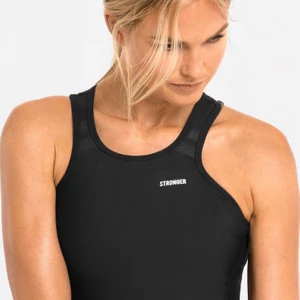 Stronger Etna!! - Säljer nu min väldigt sparsamt använda sport topp ifrån stronger. Sitter riktigt fint men är tyvärr för liten för mig :( 