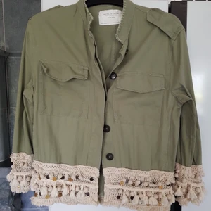 Zara Jacka, Storlek M  - Jätte fin jacka från Zara i storlek M, har använts några gånger, är i perfekt skick funkar för storlek L, funkar även för storlek S blir lite over size #Zara #jacka