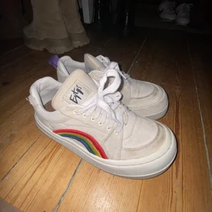 Eytys - Skitballa Eytys i använt skick! Säljer då de tyvärr aldrig kommer till användning längre. Buda i kommentarerna🌸🌸🌸