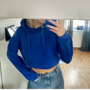 Huddie - Super snygg och skön huddie!! Från gina💙 storlek S. Köparen står för frakt!