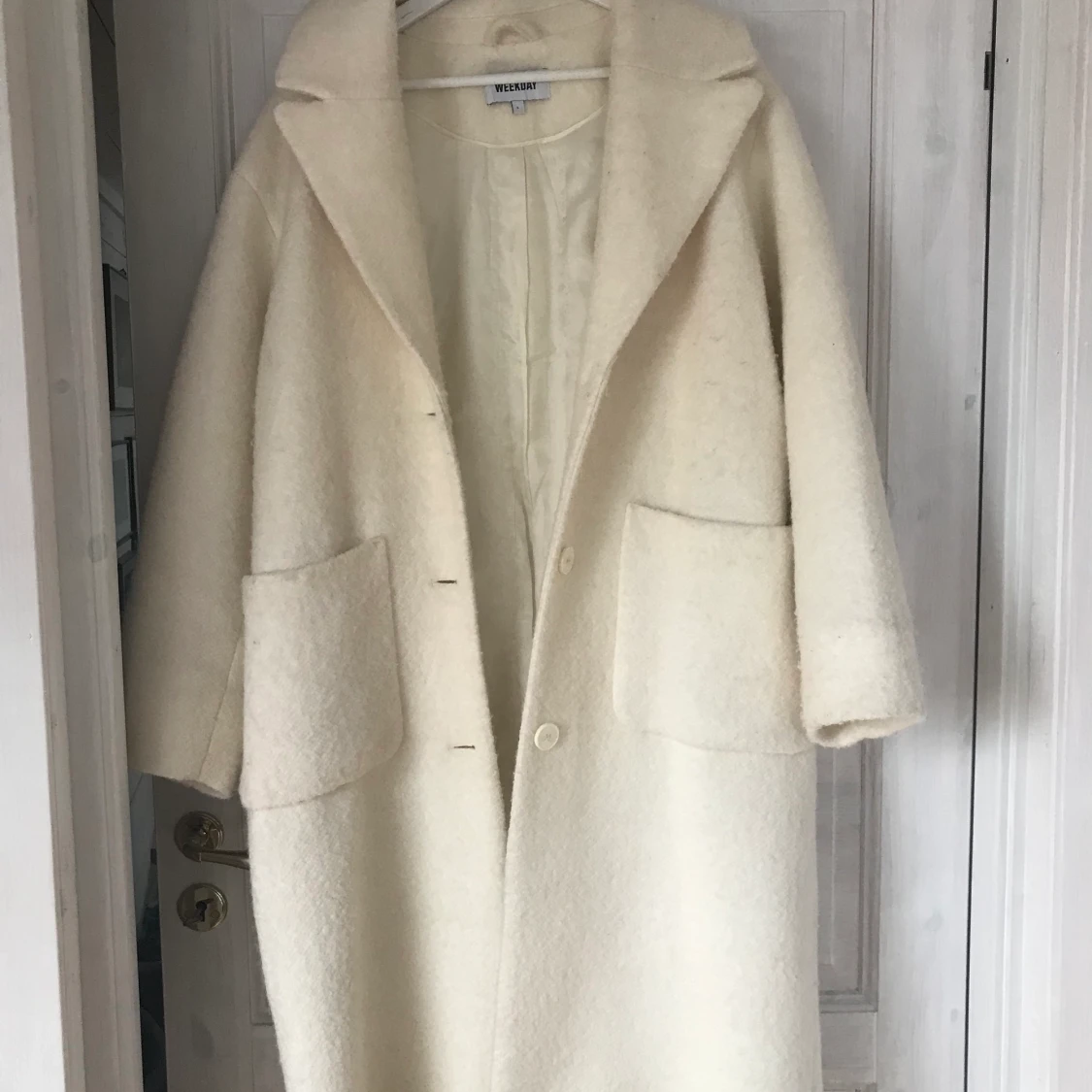Vit kappa i ull från weekday nyskick.  - 91