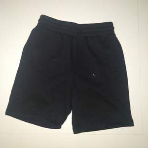 Vanliga mjukisshorts köpt på herravdelningen på HM. De har ej kommit till användning för att jag har haft andra mjukisshorts istället. Men de är i fint skick och mycket bekväma :D 