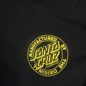 Santa cruz - Longsleeve från Santa Cruz betalade 600 för den som ny knappt använd den så säljer den för 300 men går alltid att pruta