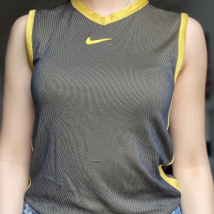 Nike vintage Spellout shirt - our things are vintage articles feel free to write us if you want to buy something ❤️ Germany 