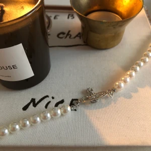 Vivienne Westwood Copy - Copy på det superpopulära Vivienne Westwood halsbandet. Köpt här på plick men jag använder det aldrig. Passar alla storlekar, går att justera🖤