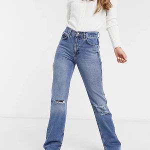 Pull and bear jeans - Säljer dessa pull and bear jeans, aldrig använda med prislapp kvar!❤️ Skriv för fler bilder!