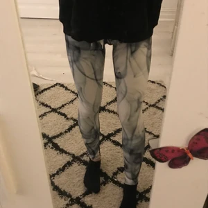 ICIW träningstights - Tränings tights från I Can I Will, storlek xs, extremt fint skick, knappt använda, säljs för dom är för små. Nypris är ca 500/600kr mitt pris är 200kr