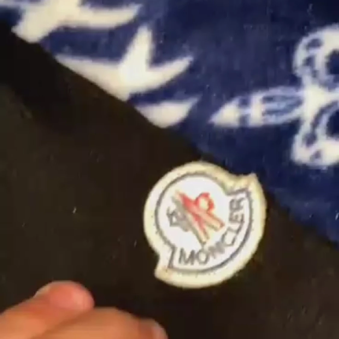 Moncler jacka strl L - 90