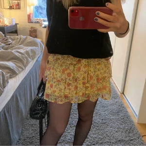 volangkjol - blommig volangkjol från lindex, super fin till sommaren