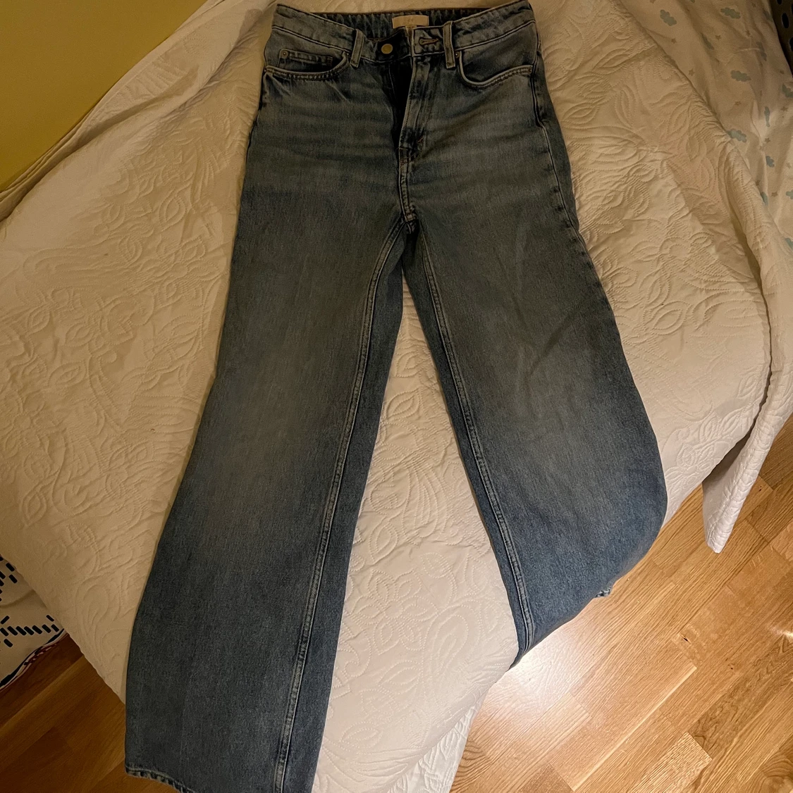 Väldigt vida jeans från H&M