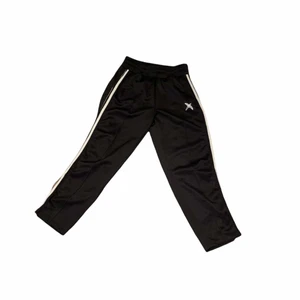 Arigato byxor  - Arigato byxor i nyskick, självklart äkta! Bilden har jag tagit själv. Nypris 1600 så tänker mig runt 700-1000kr 