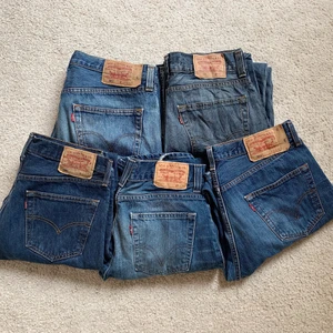 Levis Jeans - Säljer en massa Levis jeans (och även andra jeans) som alla LIGGER UPPE I MIN PROFIL I SEPARATA ANNONSER där pris, storlek och fler bilder finns! Check it out (alla jeansen på bilden är till salu)❤️