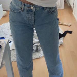 Jättefina midrise jeans , säljer pågrund av att de är något för korta på mig som är 172, endast använda ett fåtal gånger