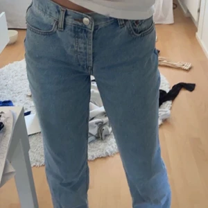 Asos jeans midrise  - Jättefina midrise jeans , säljer pågrund av att de är något för korta på mig som är 172, endast använda ett fåtal gånger