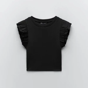 Zara topp  - Populær topp fra Zara selges❤️ Selges fordi jeg ikke bruker den. Utsolgt overalt på nett og butikk. Selger denne i hvit, svart og blå💜