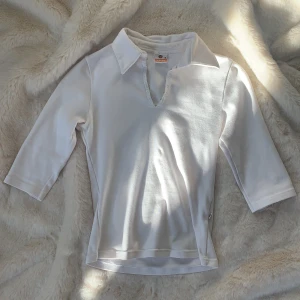 Tröja - Säljer då den inte kommer till användning. Kan mötas i Stockholm annars står köparen för frakt. Skriv för fler bilder 