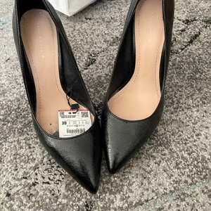 As snygga klackar  - Helt oanvänd prislapp kvar! Orginal pris 349kr 