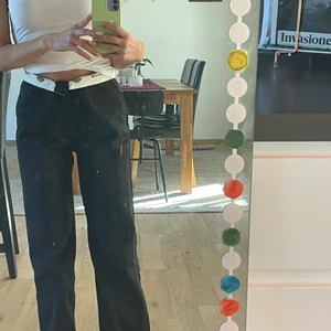 dickies - Vanliga asfräscha kostymbyxor dickies. En aning stora på mig i benen därför jag säljer. Storlek XS på mig som är 158 är dom bra i längden. Helt nya och oanvända!!🤝