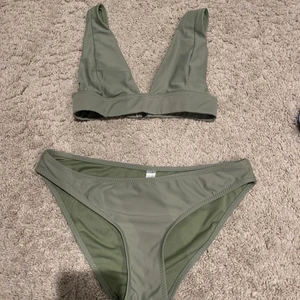 Bikini  - Bikini, fint skick, skulle säga att trosorna är en s och toppen xs💕